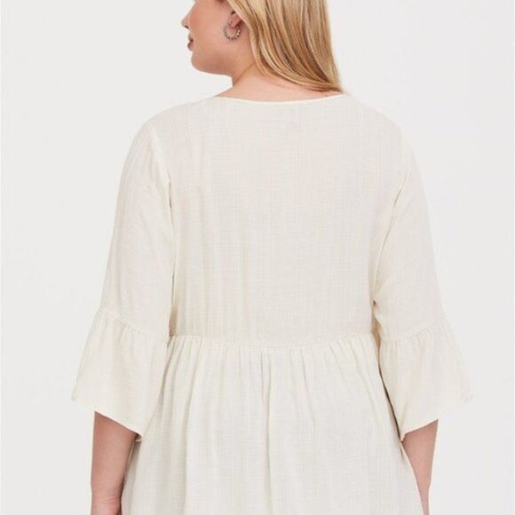 Torrid Ivory Bell Sleeve Blouse Plus sz 2 - Picture 3 of 6